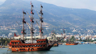 Large boat city mountains town - regionalism free wallpaper