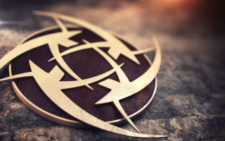 Metal emblem arrows stone plane - arrow free wallpaper