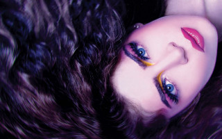 Woman blueeyes redlipstick fur surface - red lipstick free wallpaper