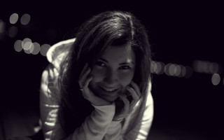 Smiling woman blackandwhite shallowdepth handsonface - smiling free wallpaper