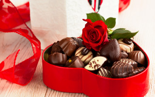 Red heart box chocolates rose - box free wallpaper for desktop