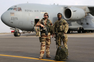 Camouflage men airforce plane luggage - real free wallpaper for desktop