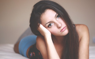 Elina karimova bed portrait black - her cheek free wallpaper