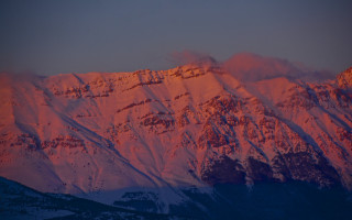 Snowy mountain sunset pink sky 2 - dramatic light free wallpaper