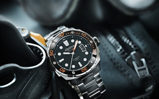 Watch dashboard gloves scissors futurism - a watch free wallpaper