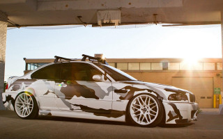 White car camouflage hood ski - matte finish free wallpaper