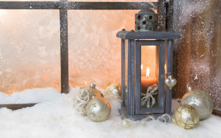 Lantern candle snowy window stilllife - frosty free wallpaper