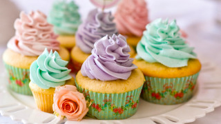 Cupcakes frosting flowers tablecloth pastel - a tablecloth free wallpaper