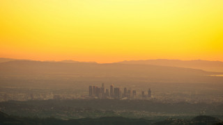 City skyline mountains dusk hazy - a hazy sky free wallpaper
