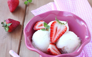 Ice cream strawberries table spoon - free hearts wallpaper