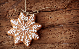Ginger cookie white icing wooden - a string free wallpaper for desktop