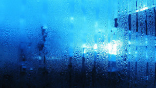 Window rain building blue light - a screenshot free wallpaper