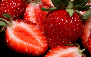 Strawberries leaves macro photorealism food - strawberry free wallpaper