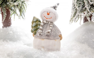 Snowman christmas tree snow folk - a christmas tree in the snow free wallpaper