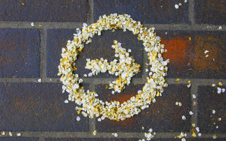 Wreath flowers brickwall letterg scattered - scattered free wallpaper