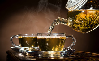 Teapot pouring tea cups steam - a teapot free wallpaper
