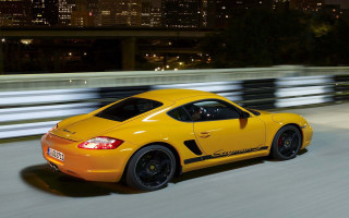 Yellow sports car night city 5 - motion blur free wallpaper