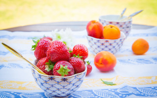 Bowl strawberries peaches table summer - american impressionism free wallpaper for desktop