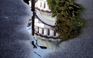 Building reflection puddle constructivism architecture - a sidewalk free wallpaper