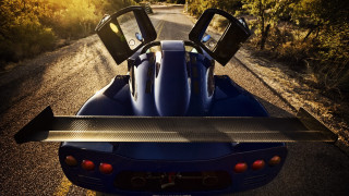Blue car panfuturism wings puzzle - back end free wallpaper