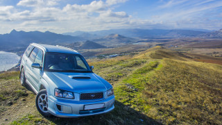 Blue suv hill overlooking water - a body of water and mountains free wallpaper