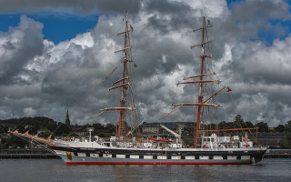 Large boat castle cloudy sky - ann thetis blacker free wallpaper