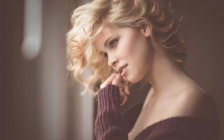 Blonde woman window sleeves red - under her chin free wallpaper