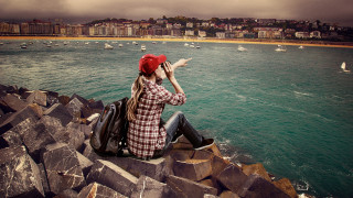 Woman rock wall water boats - diego gisbert llorens free wallpaper