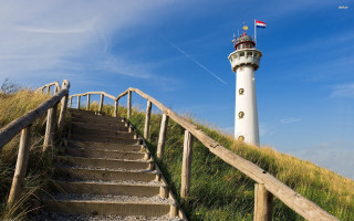 Lighthouse hill woodenhandrail stairs flag - a flag free wallpaper