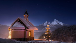 Church christmas tree mountains night - a church free wallpaper