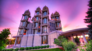 Neo gothic cityscape pink purple - retrofuturism free wallpaper