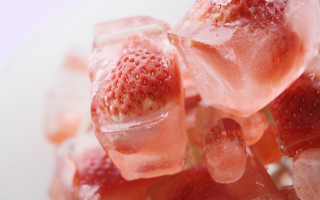 Strawberry ice cubes water droplets - a.b. frost free wallpaper for desktop