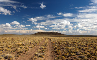 Desert dirt road mountain clouds - landscape free wallpaper for desktop