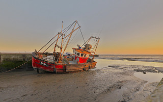 Boat beach sunset reflection ocean - sandy free wallpaper