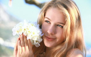 Woman holding bouquet smiling outdoors - facial feature free wallpaper