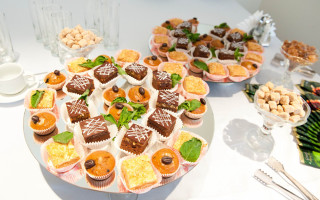 Cupcakes cookies desserts food photography - free happy birthday wallpaper