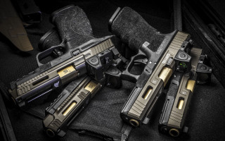 Guns blackbag gloves puzzle iridescent - iridescent accent free wallpaper