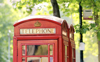Red telephone booth park tree - a crown free wallpaper for desktop