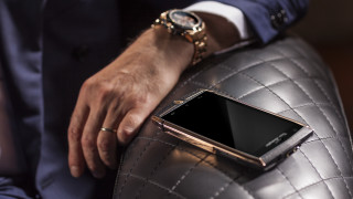 Luxury suit man silver bag - his wrist free wallpaper