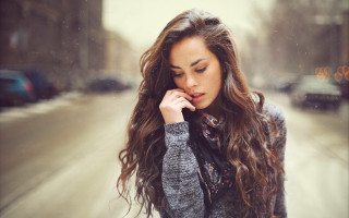Woman longhair snowy city phone - her cell phone free wallpaper