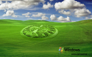Green field maze blue sky - rtx free wallpaper for desktop