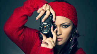 Woman red sweater camera holding - a red hat free wallpaper