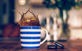 Tea cup cookie bottle blurry - a cookie free wallpaper for desktop