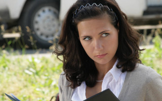 Woman book car truck portrait - a truck in the background free wallpaper