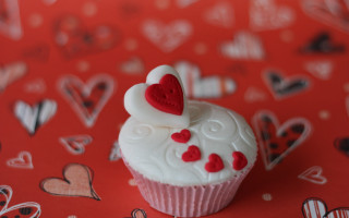 Cupcake heart red tablecloth hearts - a cupcake free wallpaper