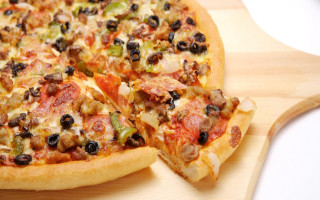 Pizza slice cuttingboard fire charizard - a knife free wallpaper