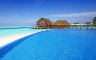 Ocean pool thatched roof bar - a large pool free wallpaper