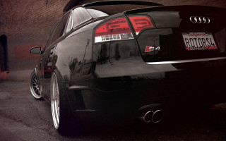 Black car brick building tail - a brick building free wallpaper