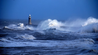 Lighthouse waves ocean clear sky - rough free wallpaper