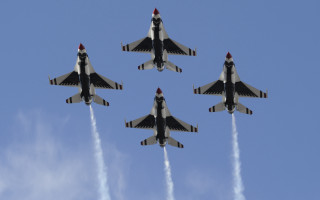 Jets smoke formation blue sky - formation in the sky free wallpaper